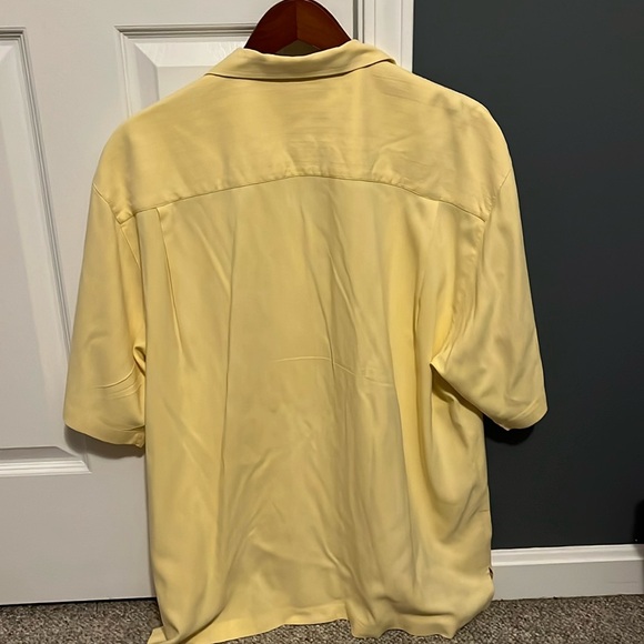 100 percent silk Tommy Bahama men’s yellow short sleeve shirt XL - Picture 6 of 6